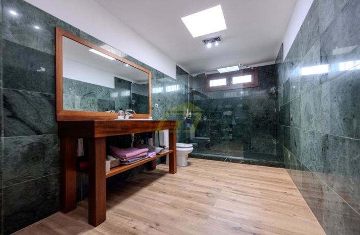 Image No.9-5 Bed Villa for sale