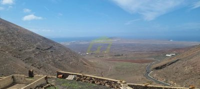 1 - Femes, Land