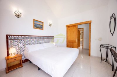 Stylish 3 bedroom villa with private pool & garden just minutes from Playa Flamingo