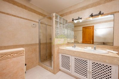 Stylish 3 bedroom villa with private pool & garden just minutes from Playa Flamingo