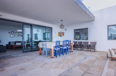 Luxury 3 bedroom villa with private pool in Costa Teguise