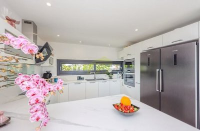Luxury 3 bedroom villa with private pool in Costa Teguise