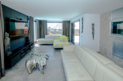 Detached villa with private pool in Playa Blanca