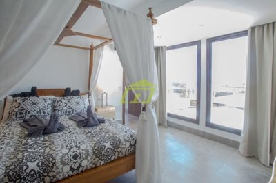Detached villa with private pool in Playa Blanca