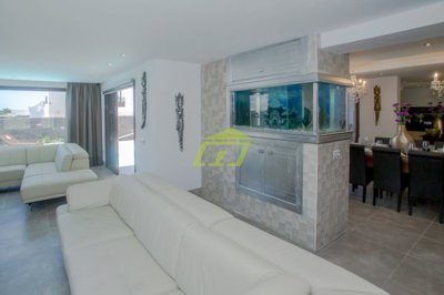 Detached villa with private pool in Playa Blanca