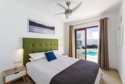 Rental villa with excellent guaranteed income available in Playa Blanca