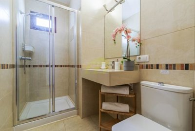 Rental villa with excellent guaranteed income available in Playa Blanca