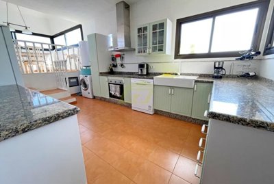 Stylish 3 bedroom holiday home with heated pool for sale in Playa Blanca