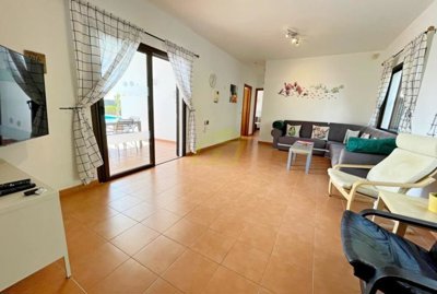 Stylish 3 bedroom holiday home with heated pool for sale in Playa Blanca