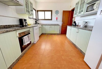 Stylish 3 bedroom holiday home with heated pool for sale in Playa Blanca