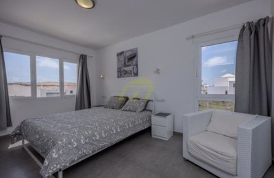 5 bedroom, 5 bathroom villa with separate guest apartment in El Cuchillo