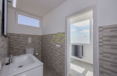 5 bedroom, 5 bathroom villa with separate guest apartment in El Cuchillo