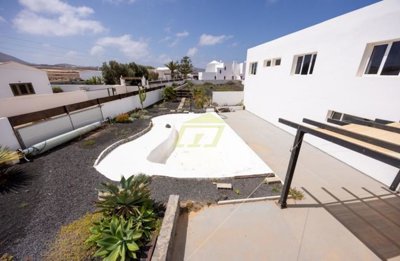 5 bedroom, 5 bathroom villa with separate guest apartment in El Cuchillo