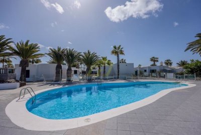 Charming bungalow in gated community with pool in the heart of Playa Blanca
