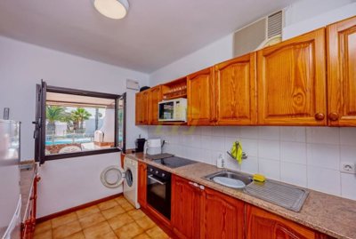 Charming bungalow in gated community with pool in the heart of Playa Blanca