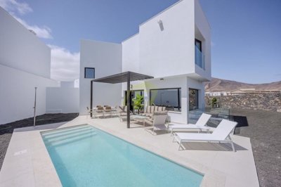 Exclusive development with private pools in Playa Blanca