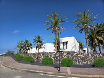 Exclusive development with private pools in Playa Blanca