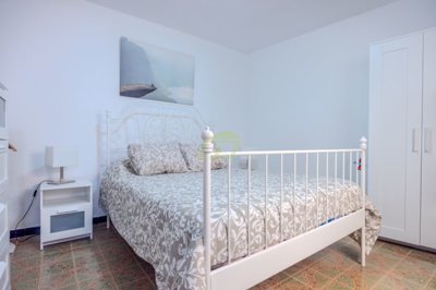 2 bedroom ground floor apartment just 50m from the front line
