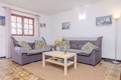 2 bedroom ground floor apartment just 50m from the front line