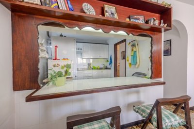 2 bedroom ground floor apartment just 50m from the front line