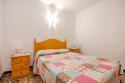 2 bedroom ground floor apartment just 50m from the front line