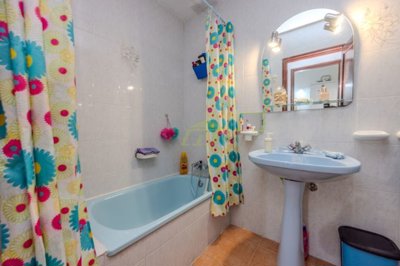 2 bedroom ground floor apartment just 50m from the front line