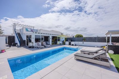 Turn key villa with private pool in Playa Blanca  for sale
