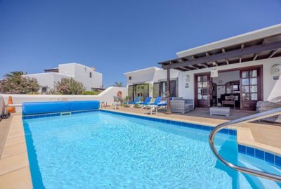 Corner Faro Park villa in perfect condition