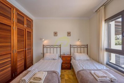 Corner Faro Park villa in perfect condition