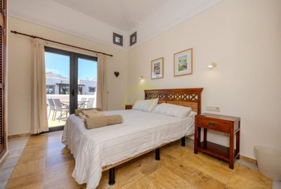 Corner Faro Park villa in perfect condition