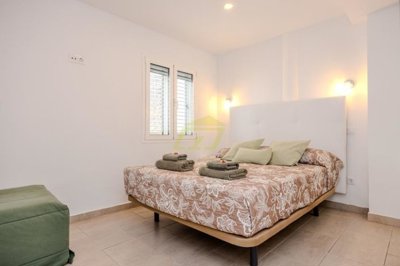 1 Bedroom apartment in the old town with sea views