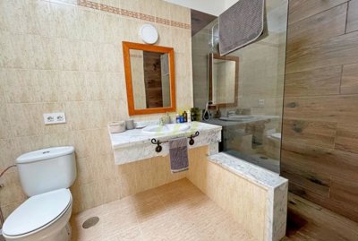 Well presented 2 bedroom property in Playa Blanca