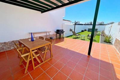 Well presented 2 bedroom property in Playa Blanca