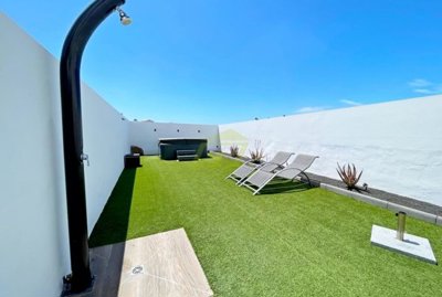 Well presented 2 bedroom property in Playa Blanca