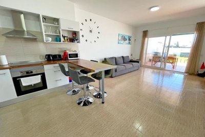 Well presented 2 bedroom property in Playa Blanca