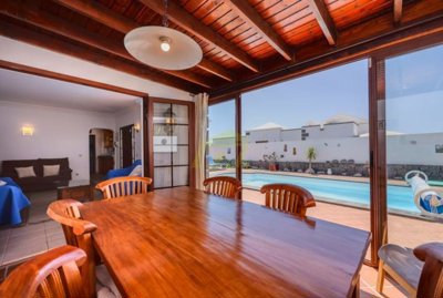 Stunning corner plot property offers privacy and generous outdoor space