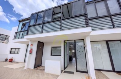 2 Bedroom duplex on quiet complex with communal pool in Costa Teguise