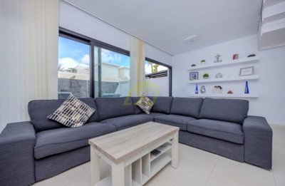 2 Bedroom duplex on quiet complex with communal pool in Costa Teguise