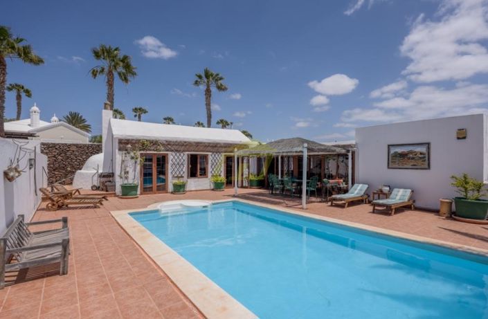 Image No.2-3 Bed Villa for sale
