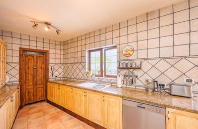 Beautiful 3 bedroom villa located in an elevated position in Los Mojones with sea views