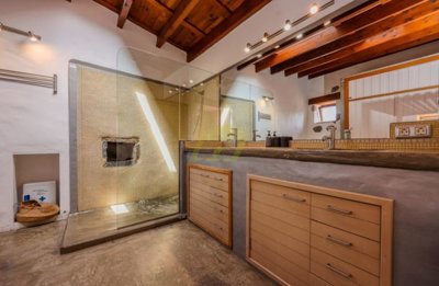A Peaceful Retreat in Los Valles – Rustic Elegance Meets Modern Comfort
