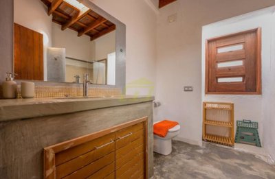 A Peaceful Retreat in Los Valles – Rustic Elegance Meets Modern Comfort