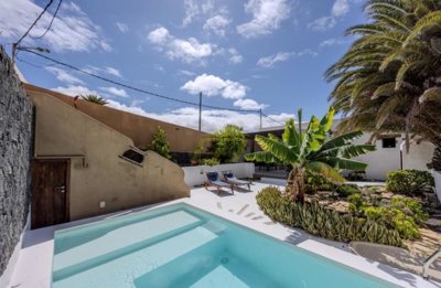 A Peaceful Retreat in Los Valles – Rustic Elegance Meets Modern Comfort