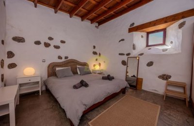 A Peaceful Retreat in Los Valles – Rustic Elegance Meets Modern Comfort