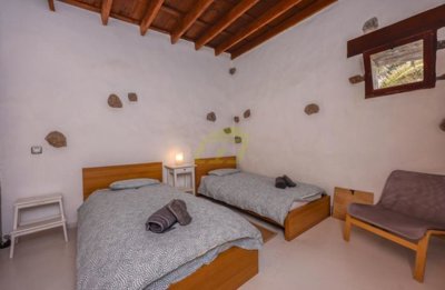 A Peaceful Retreat in Los Valles – Rustic Elegance Meets Modern Comfort