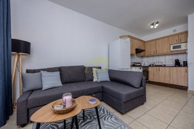Fully furnished apartment with pool views in Matagorda