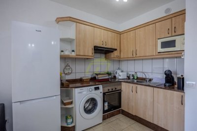 Fully furnished apartment with pool views in Matagorda