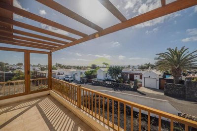 Expansive private plot, sea views, and great potential