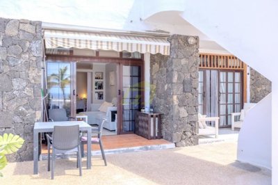 Renovated apartment with pool and sea views in Puerto del Carmen
