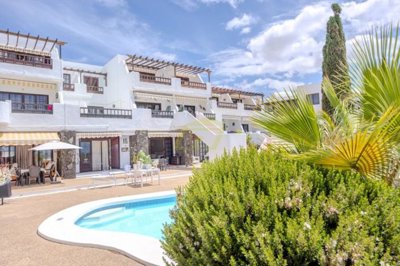 Renovated apartment with pool and sea views in Puerto del Carmen